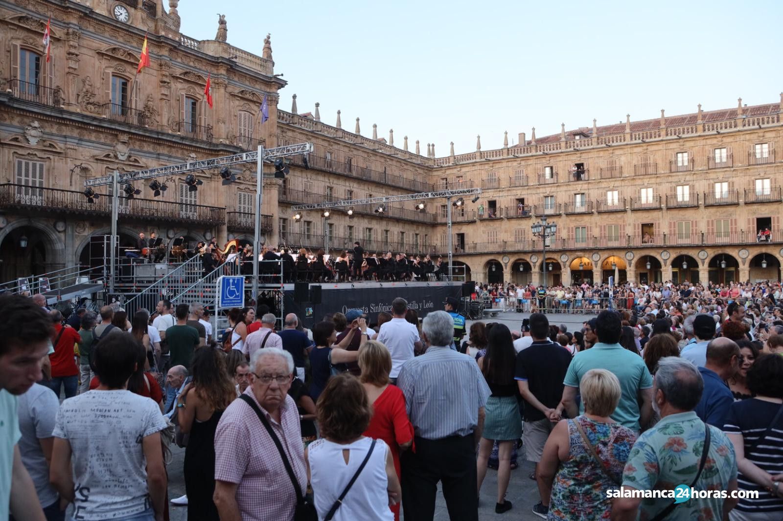  Concierto de la Orquesta Sinfónica de Castilla y León en la Plaza Mayor (8) 