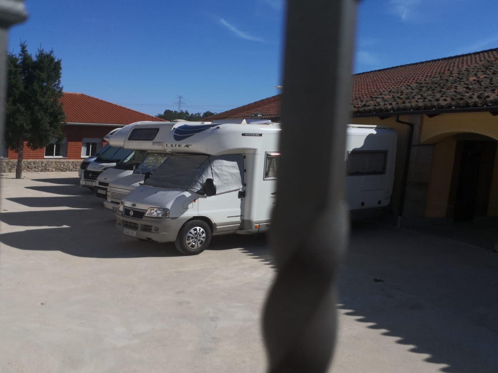  Parking de caravanas en Mieza (1) 