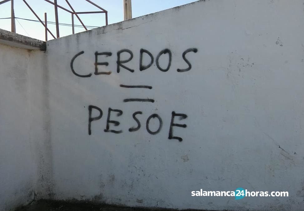  Pintadas contra el PSOE en San Pedro de Rozados (3) 
