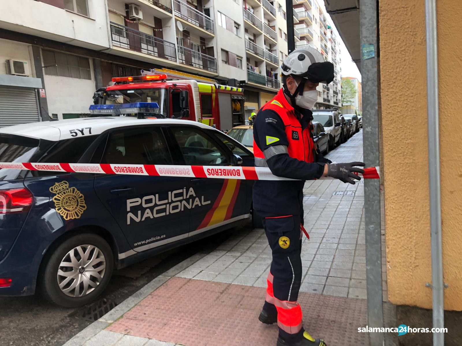  Intervención Bomberos de Salamanca en calle Plasencia (28 4 2020) (4) 