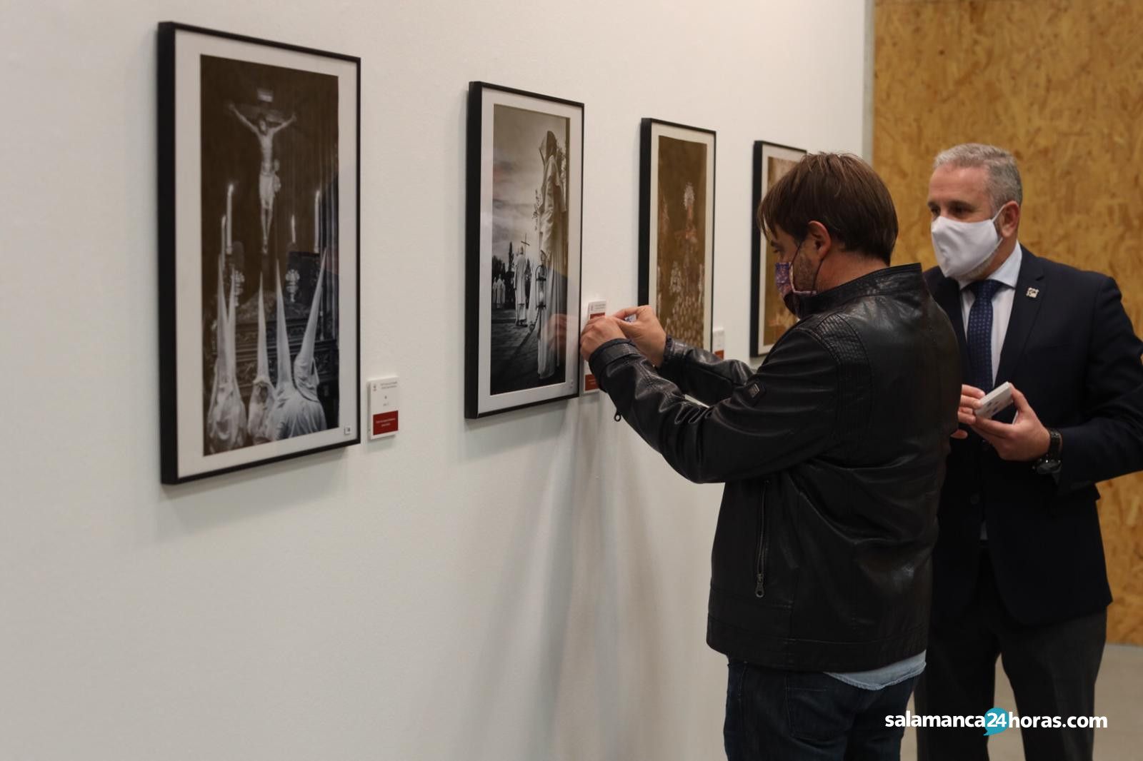  Inauguración de la exposición de fotografías del XXXVI Concurso de Fotografía de Semana Santa de Salamanca (7) 