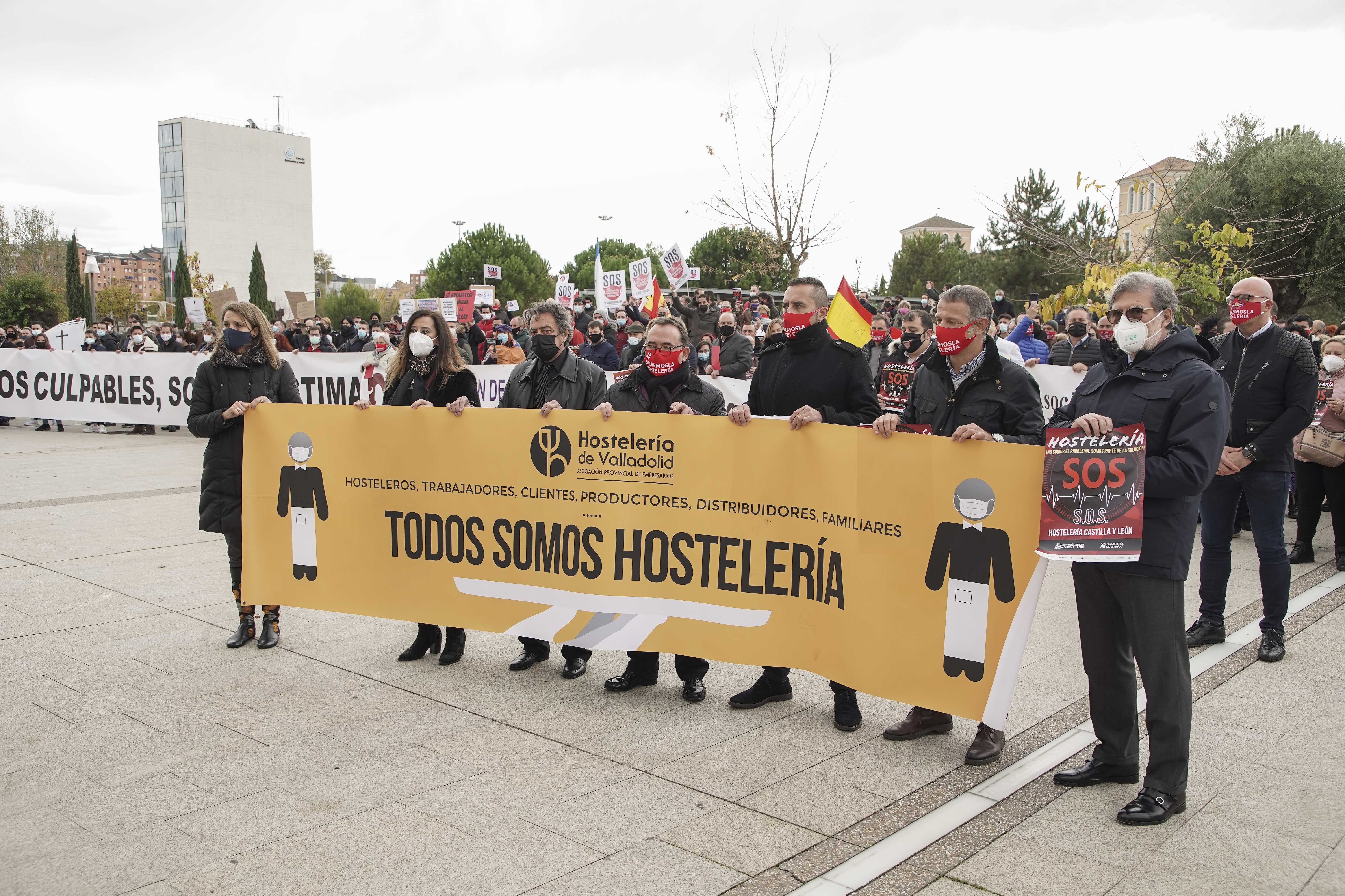 Protesta hosteleros en Valladolid 08MAX202011494944
