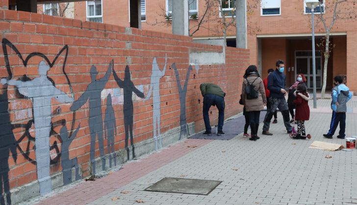 Mural colaborativo entre la asociación Salud Mental Salamanca y la Asociación de Vecinos del Barrio del Zurguén-Teso.