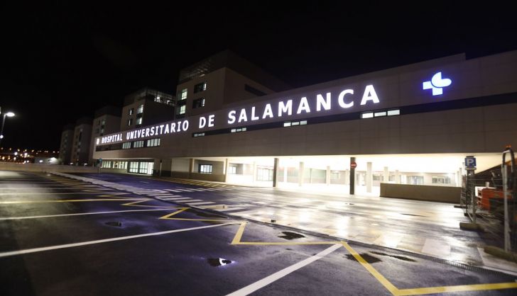 Nuevo hospital de Salamanca de noche