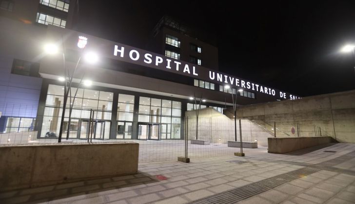 Nuevo hospital de Salamanca de noche