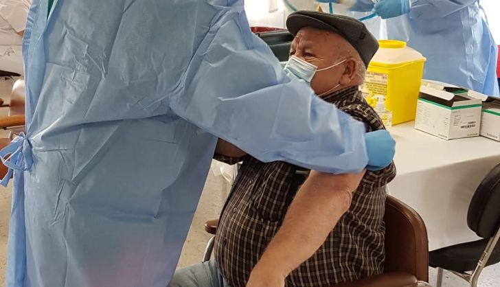 Rafael, de Bercimuelle, recibe la vacuna