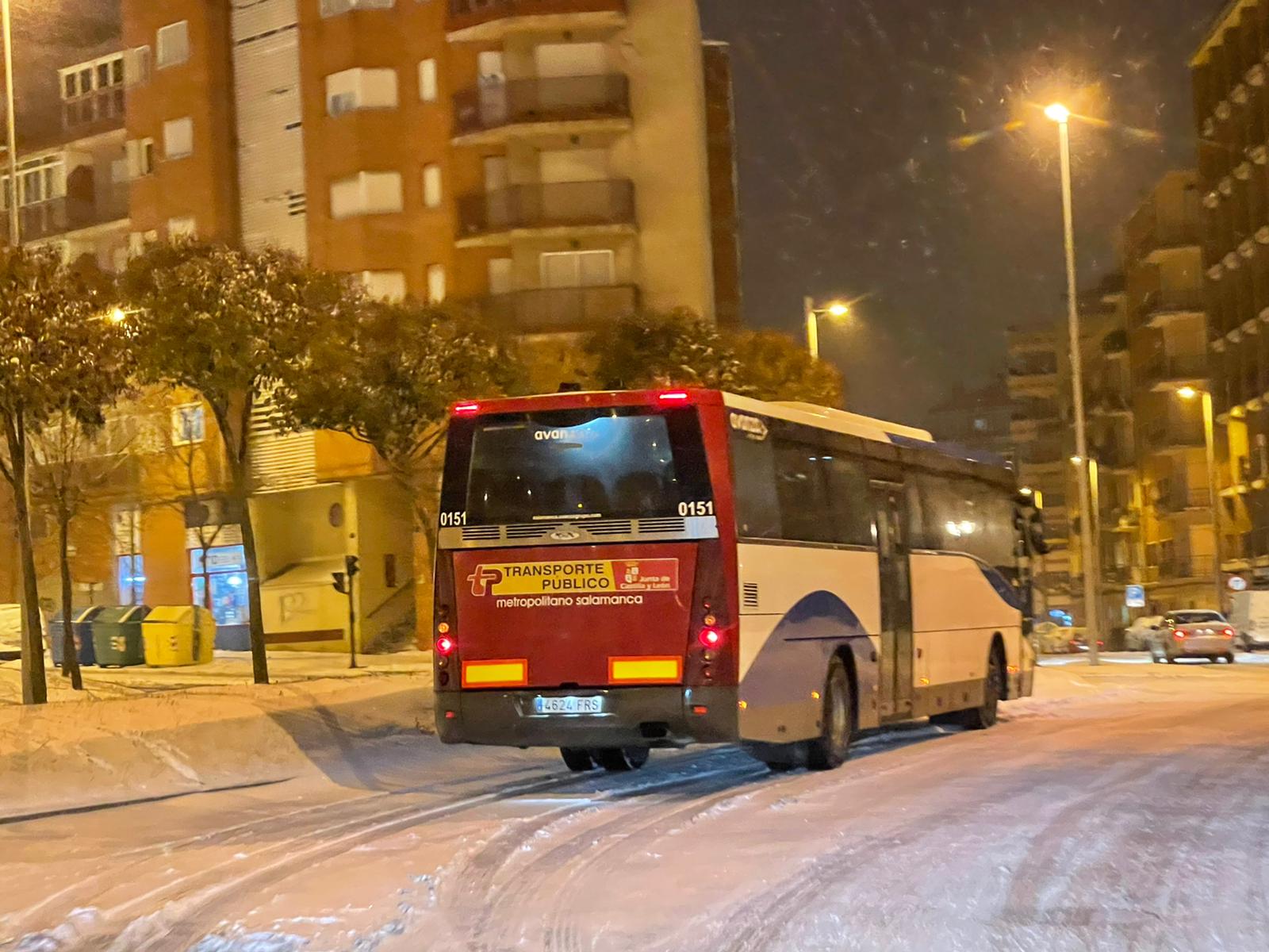 Nieve por las calles de Salamanca sábado noche (12)