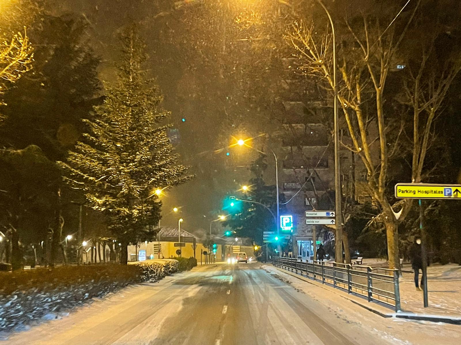 Nieve por las calles de Salamanca sábado noche (24)