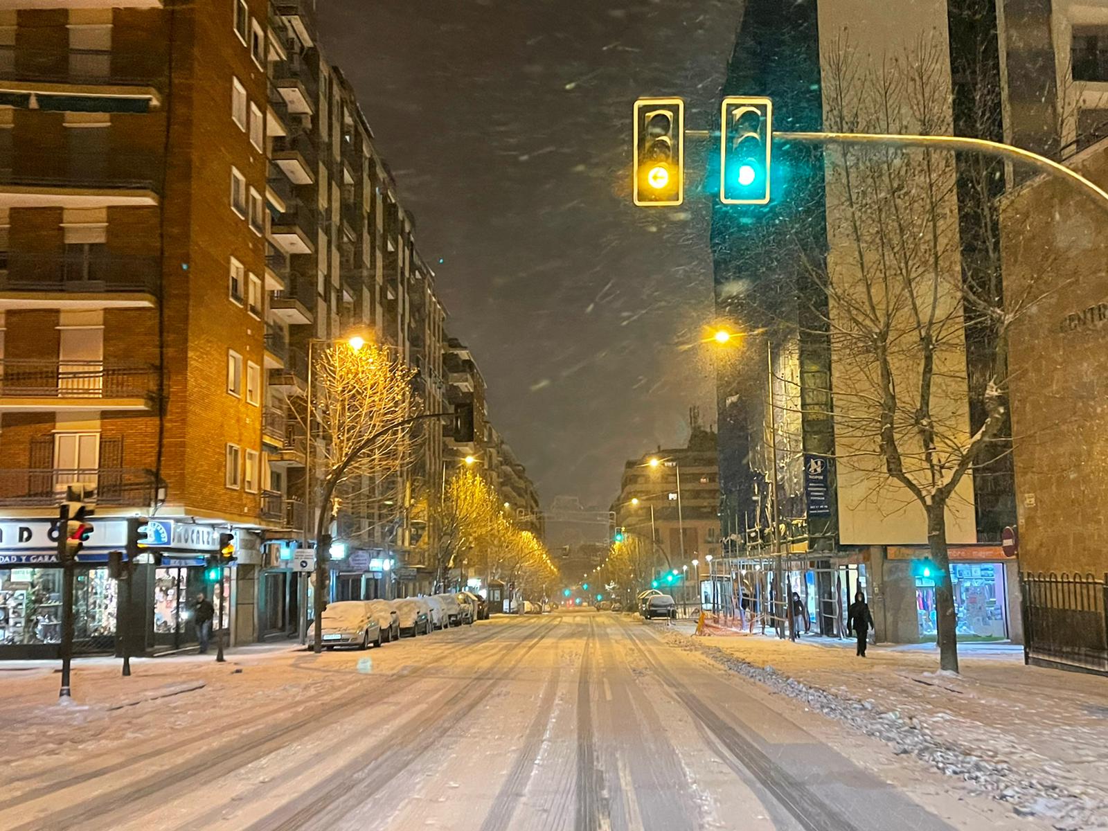 Nieve por las calles de Salamanca sábado noche (26)