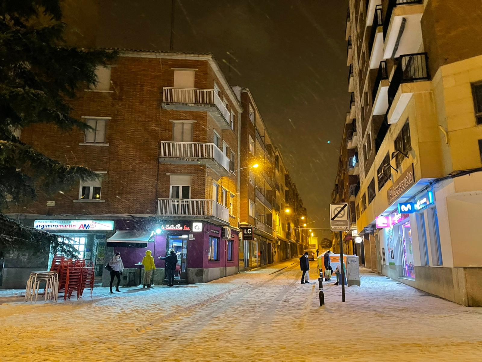 Nieve por las calles de Salamanca sábado noche (27)