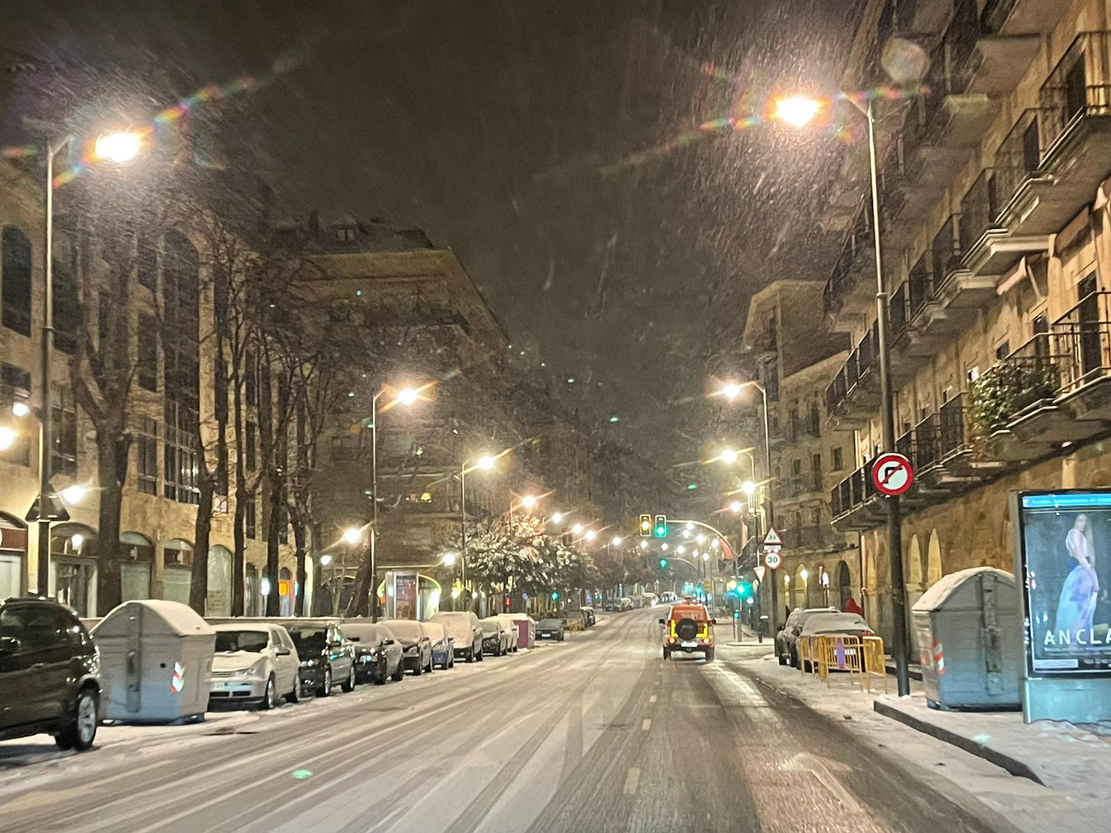 Nieve por las calles de Salamanca sábado noche (58)