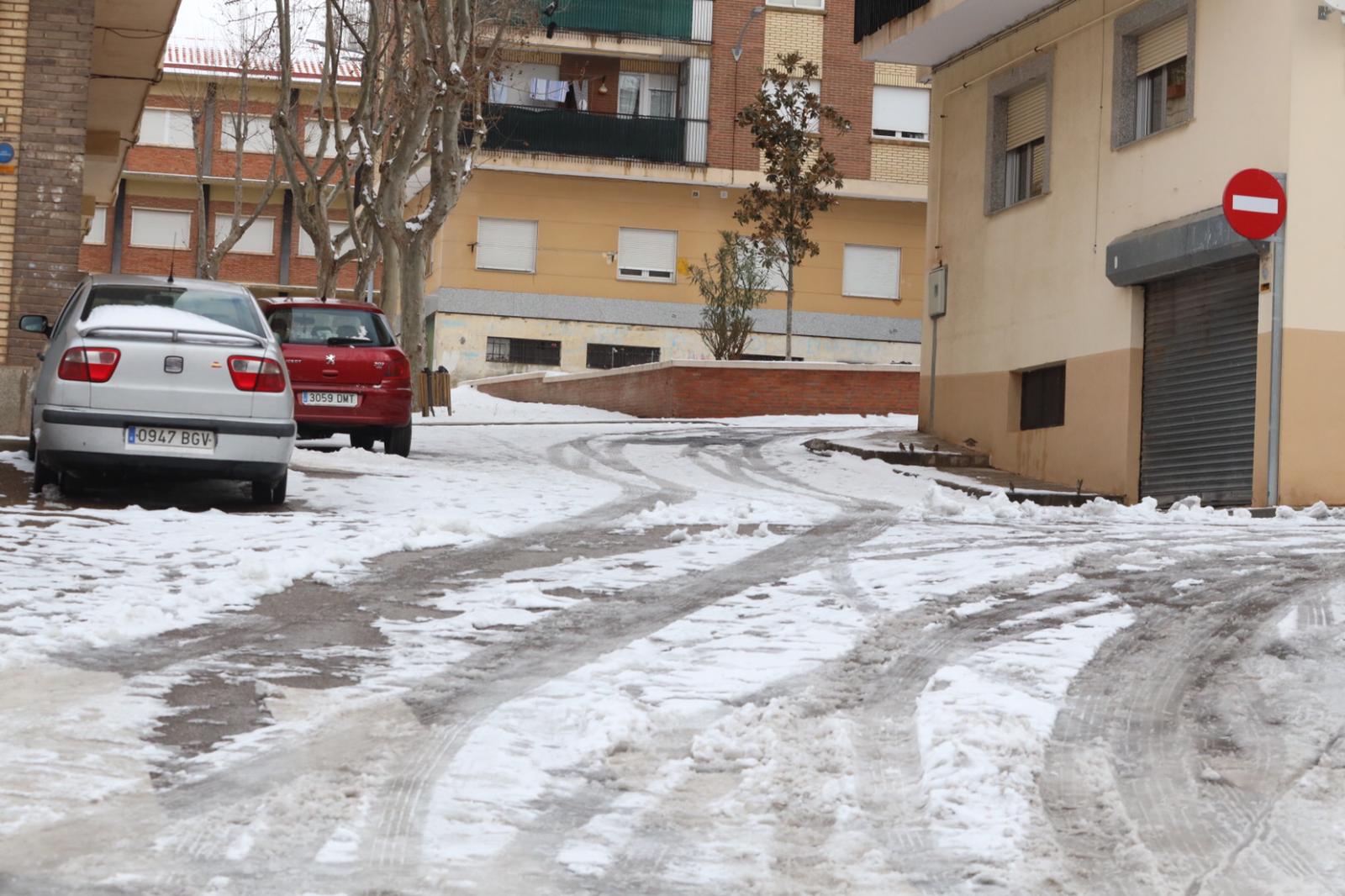 Hielo y nive en Salamanca  calles de Pizarrales (3)