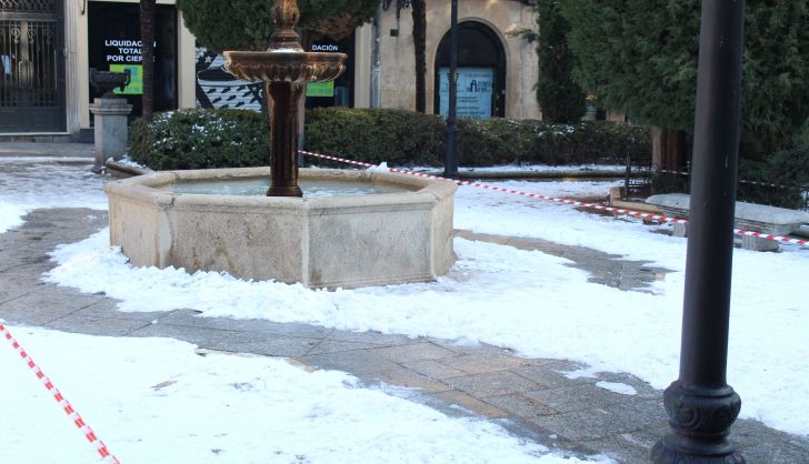 Nieve y hielo en la plaza de los Bandos