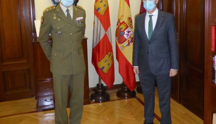 Javier Iglesias y el teniente coronel Ignacio Javier García