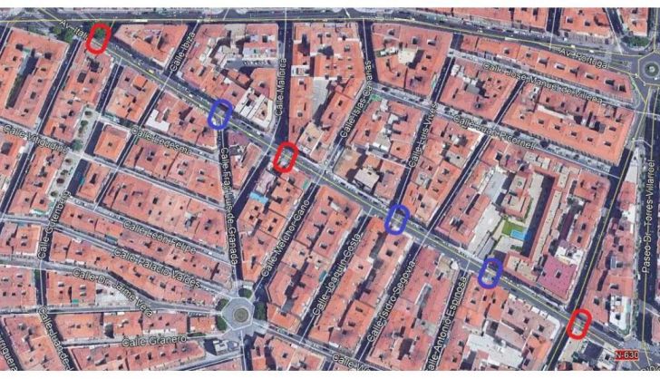 En azul, los pasos de peatones donde se instalarán los semáforos; en rojo, donde ya existen | Foto: Ayuntamiento de Salamanca