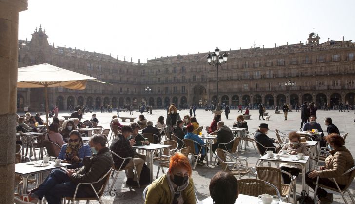 Sábado de terrazas en Salamanca 1. FOTO ICAL